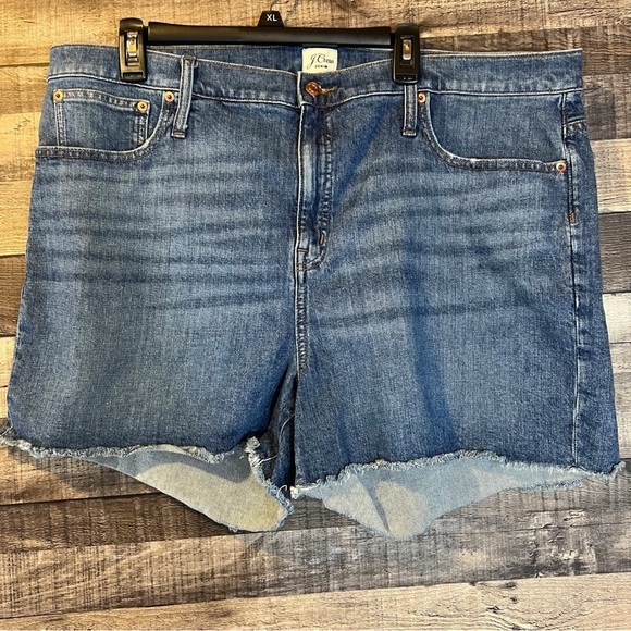 J. Crew Plus Size High-Rise Denim Short in Faded Indigo - Picture 1 of 6
